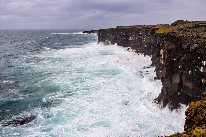 Reykjanes Peninsula: Volcanos & Blue Lagoon Self-Guided Tour - Brimketill: a lava pool with a troll story