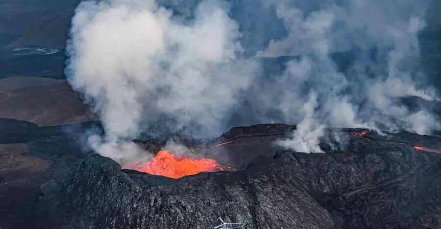 Reykjavik: 45-Minute Volcano Sightseeing Helicopter Tour - Why this helicopter flight is different from a ground visit