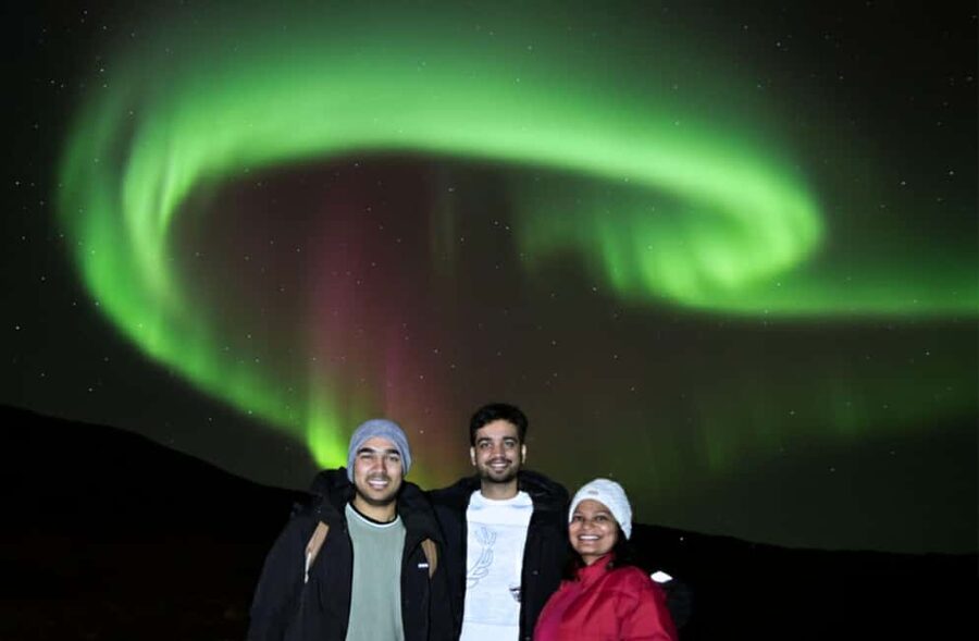 Reykjavík: 4x4 Minibus Northern Lights with Photo and Cocoa - Key points before you book