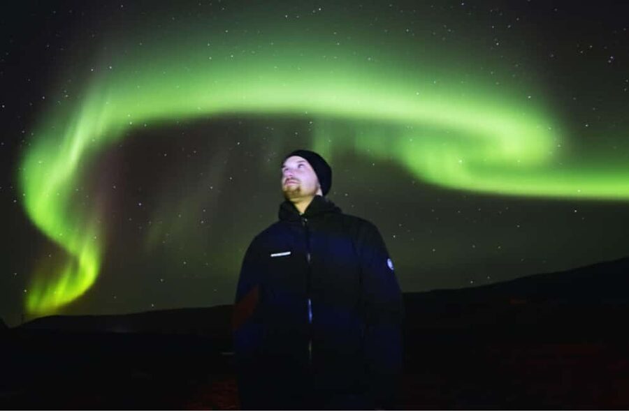 Reykjavík: 4x4 Minibus Northern Lights with Photo and Cocoa - Value at $136 per person