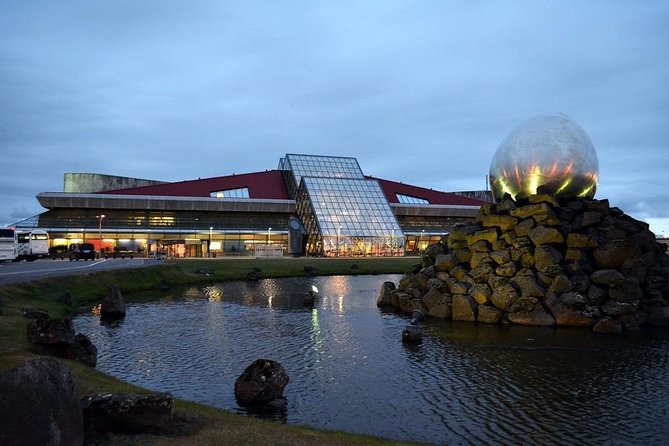 Reykjavik area to Keflavik Private Luxury Airport Transfer - What the 50-minute itinerary really includes
