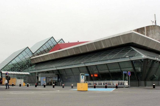 Reykjavik area to Keflavik Private Luxury Airport Transfer - Comfort, privacy, and the small details