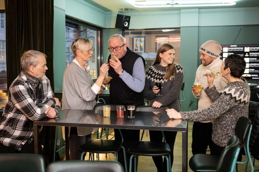 Reykjavik: Beer and Booze Tour - The short walk through central Reykjavik