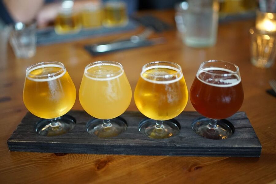 Reykjavik: Beer and Booze Tour - Meeting at Ingólfur Square without getting lost