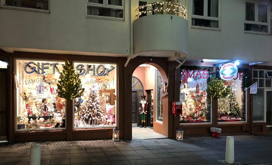Reykjavik: Christmas Food Tour with Tastings and Drinks - Hamborgarhrygg, paté, gravlax, and herring