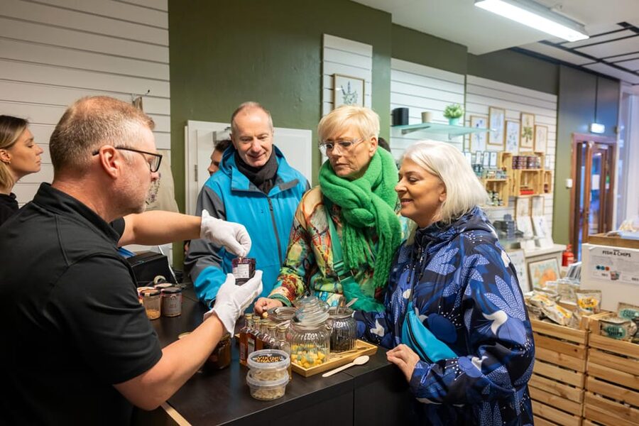 Reykjavik: Christmas Food Tour with Tastings and Drinks - Jólaöl, malt and appelsín, and warm Jólaglögg