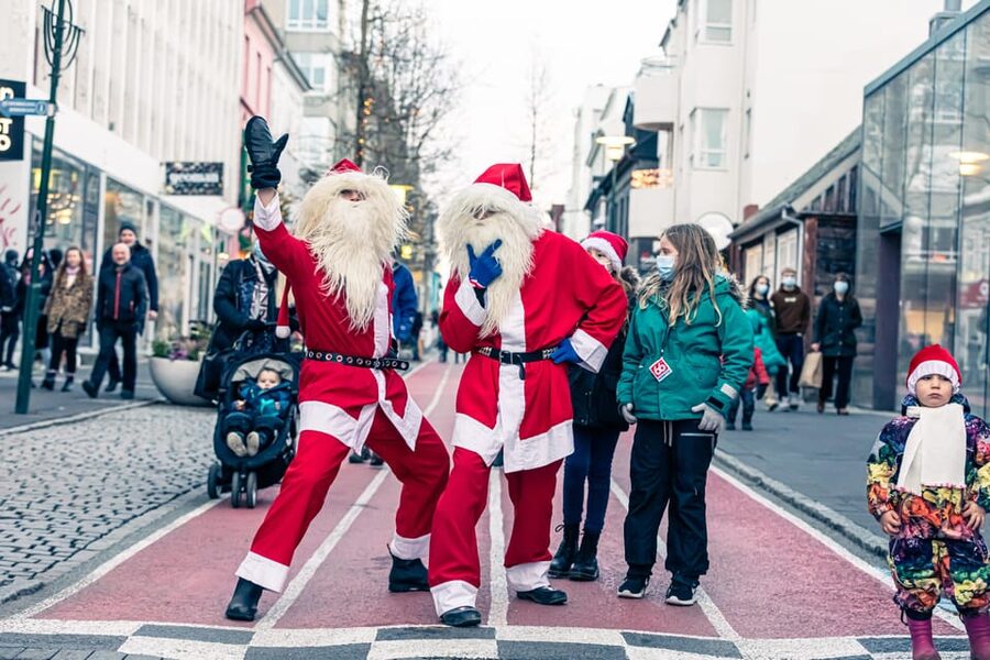 Reykjavik: Christmas Food Tour with Tastings and Drinks - Who will enjoy this Christmas food walk