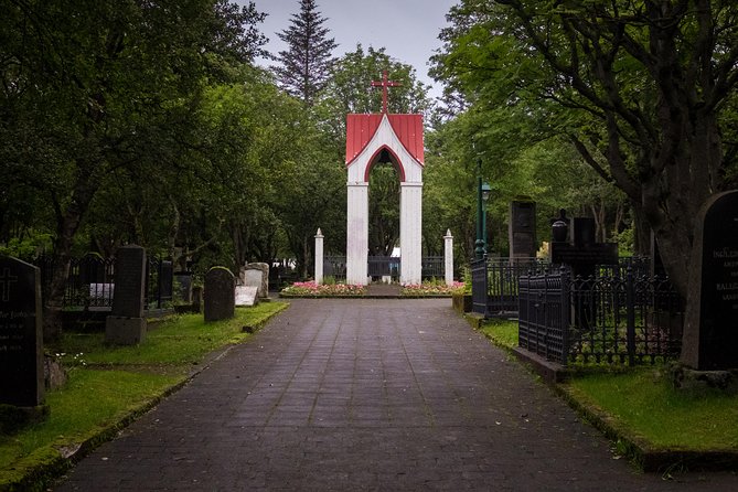 Reykjavik Folklore Walking Tour: Meet the Elves, Trolls & Ghosts of Iceland - Stop 4: Tjörnin lake and Icelandic monsters