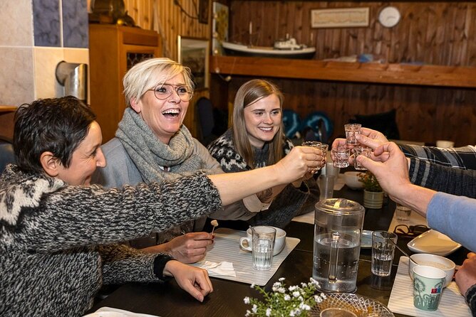 Reykjavik Food Lovers Tour - Icelandic Traditional Food - Dass Reykjavík and the hákarl challenge