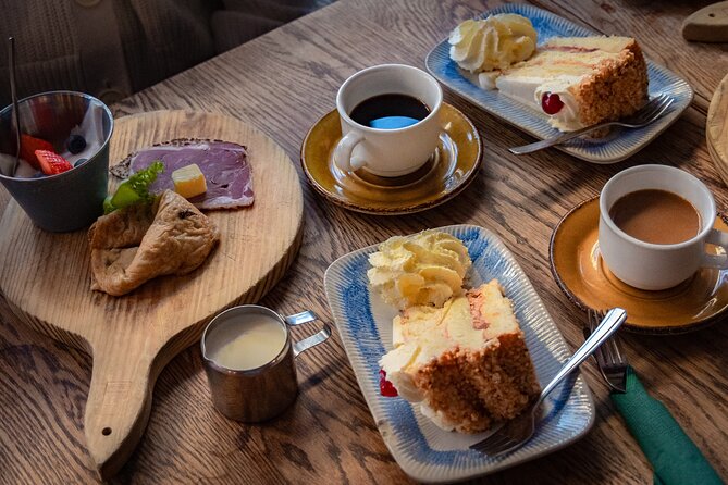 Reykjavik Food Walk - Local Foodie Adventure in Iceland - Laugavegur and Skólavörðustígur on foot