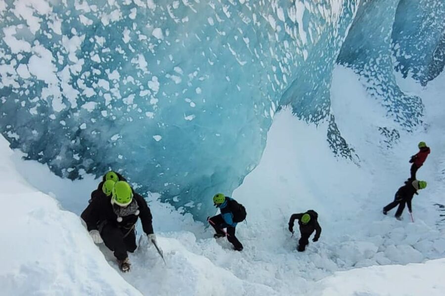 Reykjavik: Glacier Hike, Waterfalls and Black Sand Beach - What to bring and how to pace yourself
