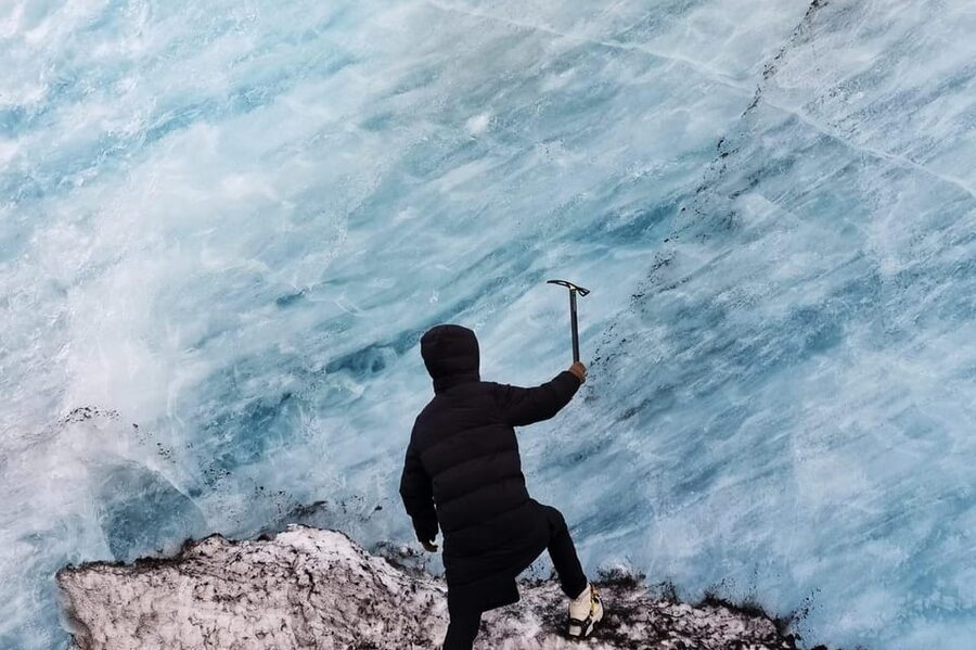 Reykjavik: Glacier Hike, Waterfalls and Black Sand Beach - Guides, safety, and the small-group advantage