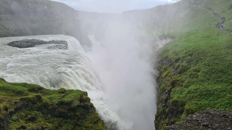 Reykjavík: Golden Circle, 2 Geysers & Geothermal Bakery Tour - Gullfoss delivers the day’s biggest waterfall moment