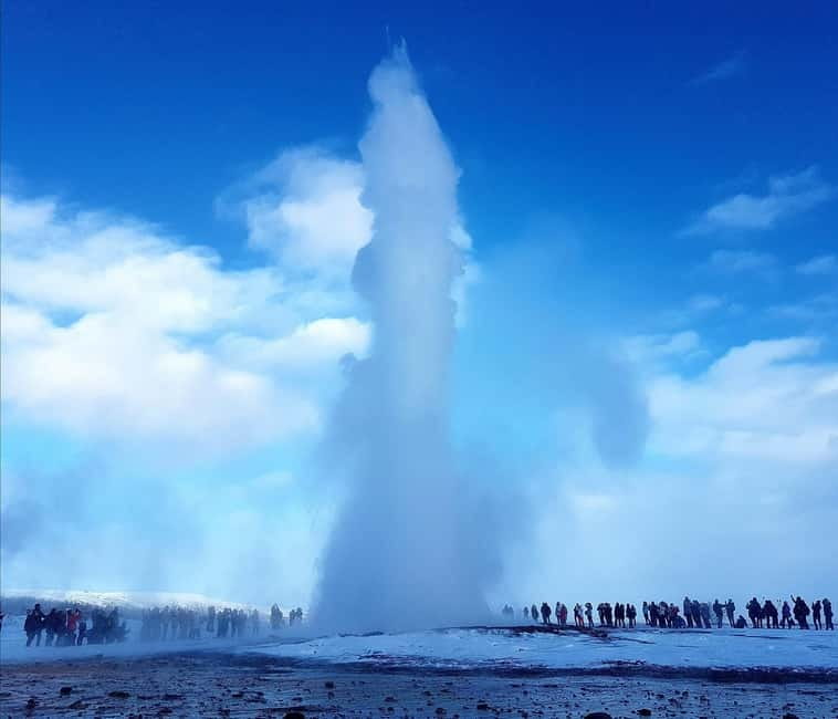 Reykjavík: Golden Circle, 2 Geysers & Geothermal Bakery Tour - Who should book this Golden Circle tour?