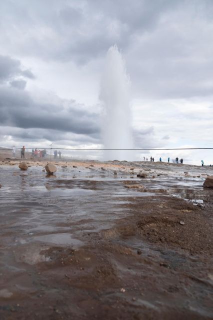 Reykjavík: Golden Circle, Blue Lagoon, and Aurora Tour - Kerið crater and its red volcanic bowl