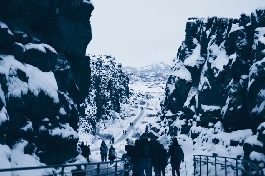Reykjavík: Golden Circle, Blue Lagoon, and Aurora Tour - Guides, vehicles, and the feel of the day