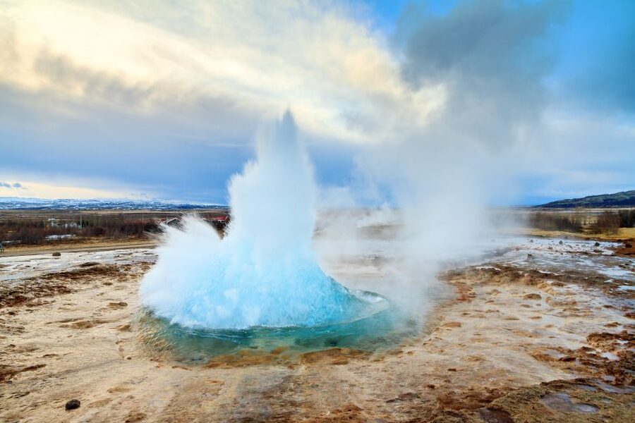 Reykjavik: Golden Circle Day Trip with Blue Lagoon Transfer - Why this 11-hour route works so well