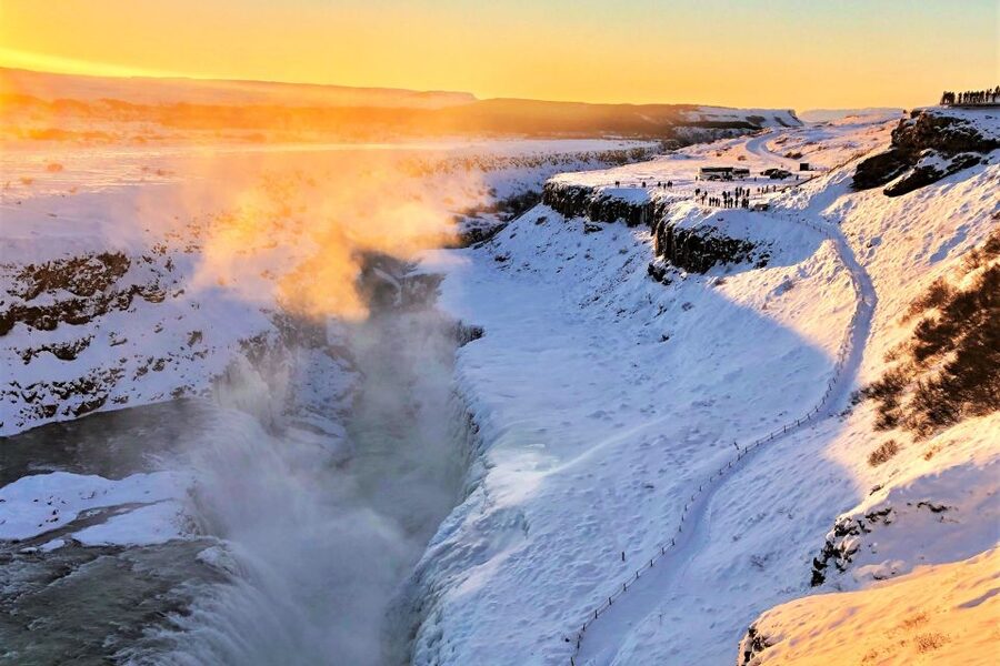 Reykjavík: Golden Circle Minibus Tour & Blue Lagoon Transfer - Guides, commentary, and the feel of the day