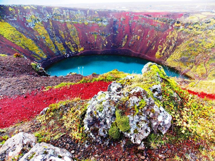 Reykjavik: Golden Circle, Tomato Farm and Kerið Crater Tour - Geysir and the regular eruption of Strokkur