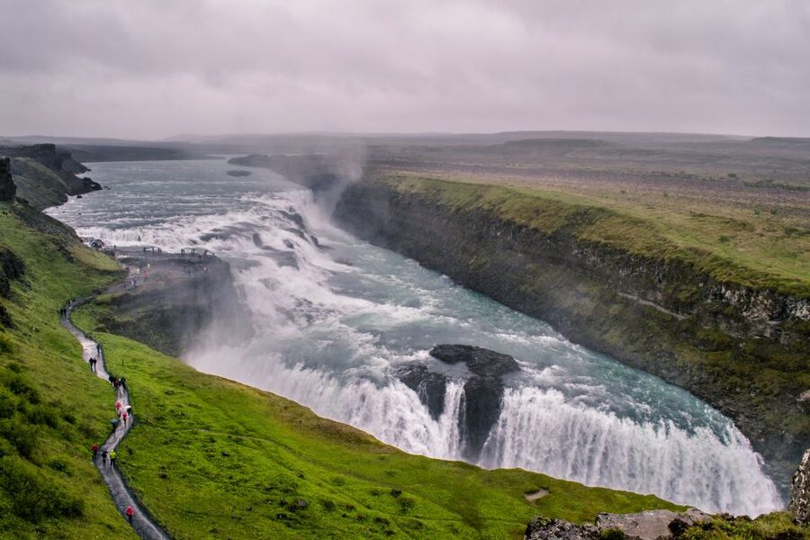 Reykjavik: Golden Circle, Tomato Farm and Kerið Crater Tour - Guides make the difference