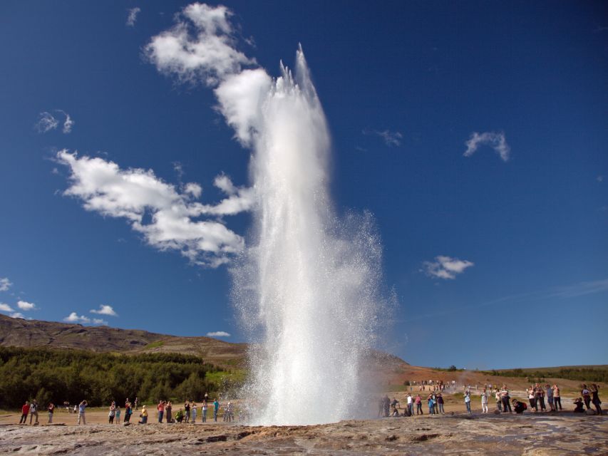 Reykjavik: Golden Circle Tour and Blue Lagoon Admission - The transfer to the Blue Lagoon changes the rhythm