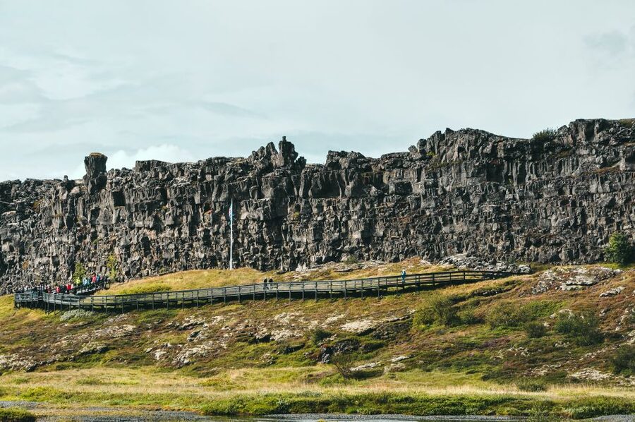 Reykjavík: Golden Circle Tour & Perlan Museum Tour - Guides and driving can shape the day