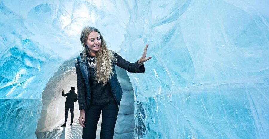Reykjavík: Golden Circle Tour & Perlan Museum Tour - Hveragerði gives you a short reset