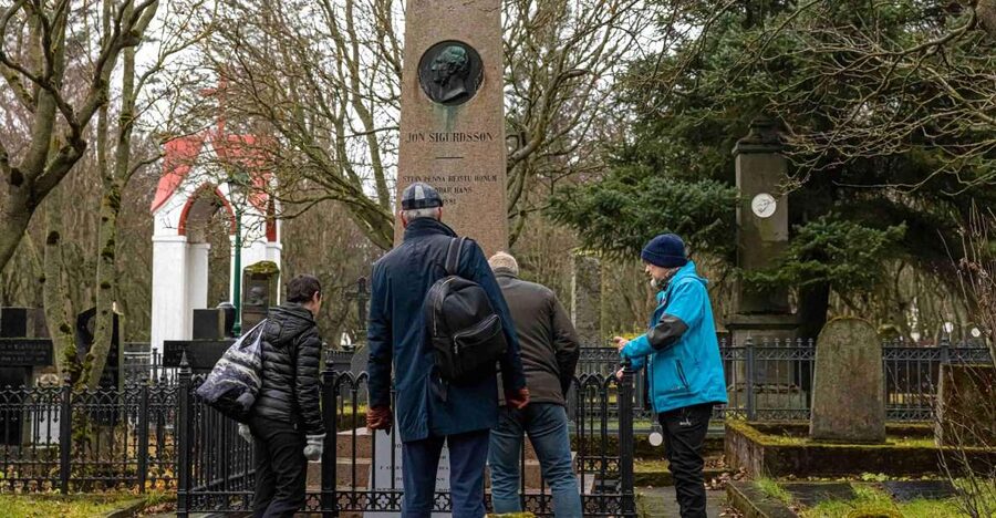 Reykjavik: Guided Folklore Walking Tour - Ingólfur Square and the hidden people