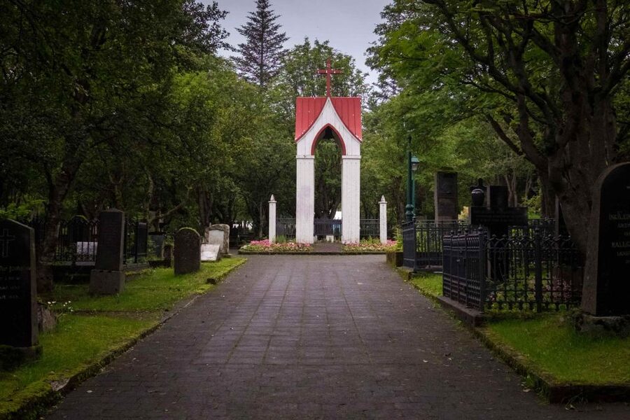 Reykjavik: Guided Folklore Walking Tour - Austurvöllur, elves, trolls, and Icelandic magic