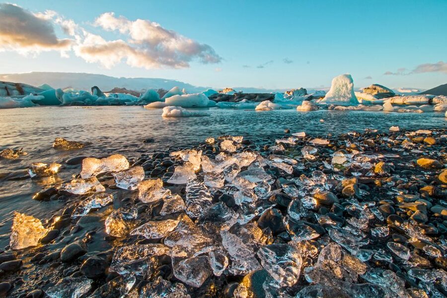 Reykjavik: Jokulsarlon Glacier Lagoon Full-Day Guided Trip - Bus comfort, breaks, and the real length of the day