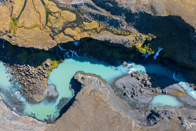 Reykjavík: Landmannalaugar & Icelandic Highlands Super Jeep Tour - Ljótipollur and the red crater walls