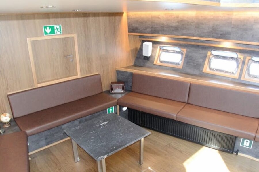 Reykjavík: New Year's Eve Northern Lights Yacht Cruise - What the $140 price really buys