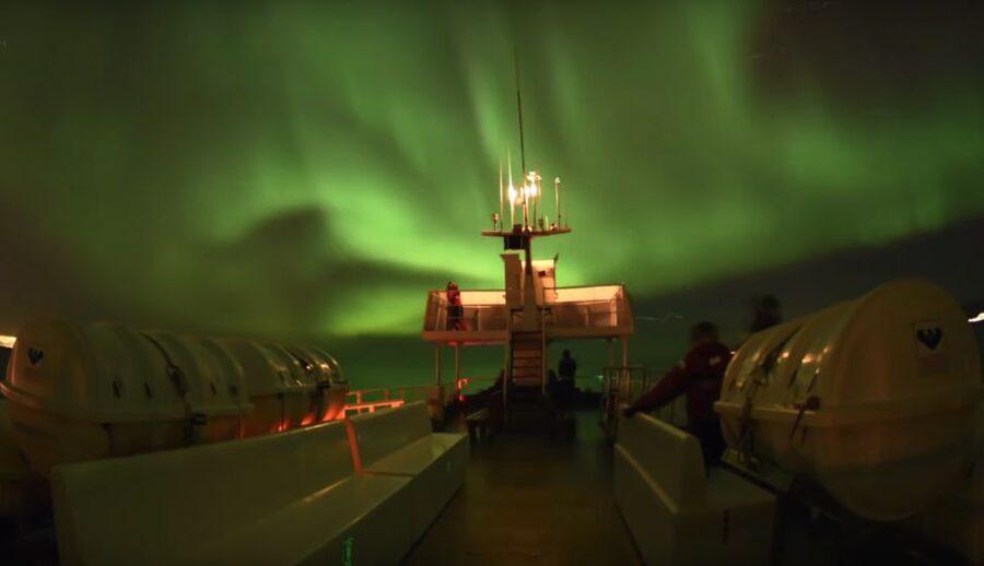 Reykjavík: Northern Lights Cruise - Leaving Ægisgarður for Faxaflói Bay