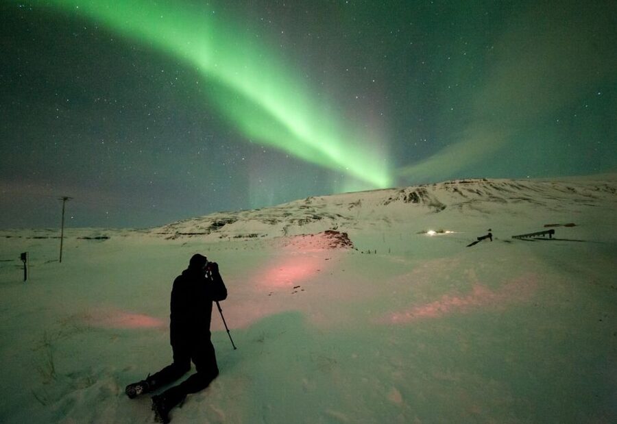 Reykjavik: Northern Lights Group Tour with Photos - Photographing the aurora without fancy gear