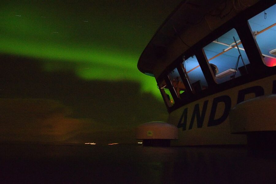 Reykjavik: Northern Lights Guided Boat Tour - Photography, free photos, and realistic expectations