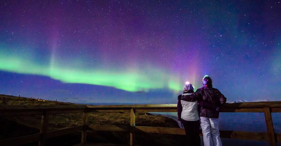 Reykjavík: Northern Lights Minibus Tour with Photos - What the Northern Lights hunt is really like