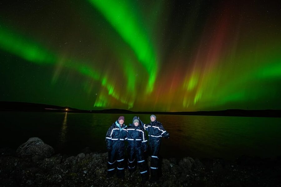 Reykjavik: Northern Lights Tour with Private Photographer - The five-hour evening, from pickup to sky watch