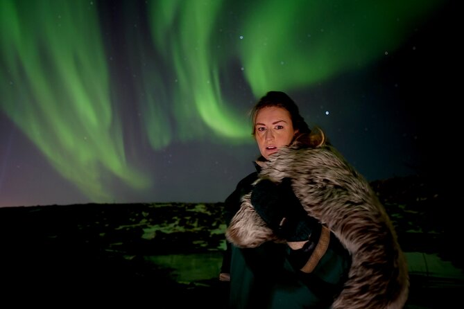 Reykjavik Northern Lights Tour with Pro Aurora Photos Small Group - Cocoa, cookies, and surviving the Icelandic cold