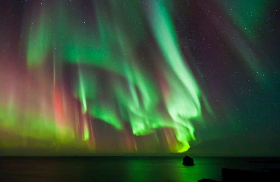 Reykjavik: Premium Northern Lights Tour with Free Photos - What the four-hour outing feels like