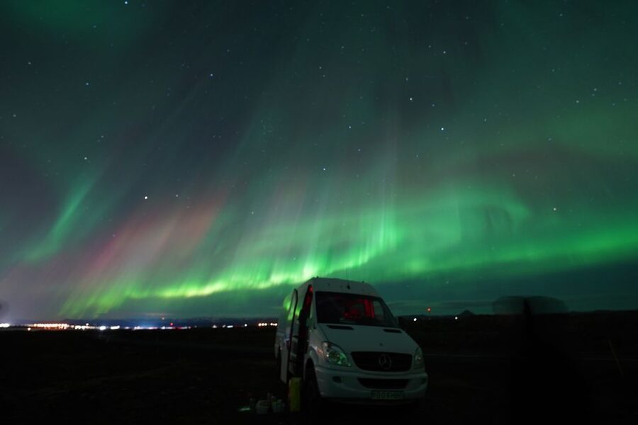 Reykjavik: Premium Northern Lights Tour with Free Photos - Free photos beneath the Northern Lights