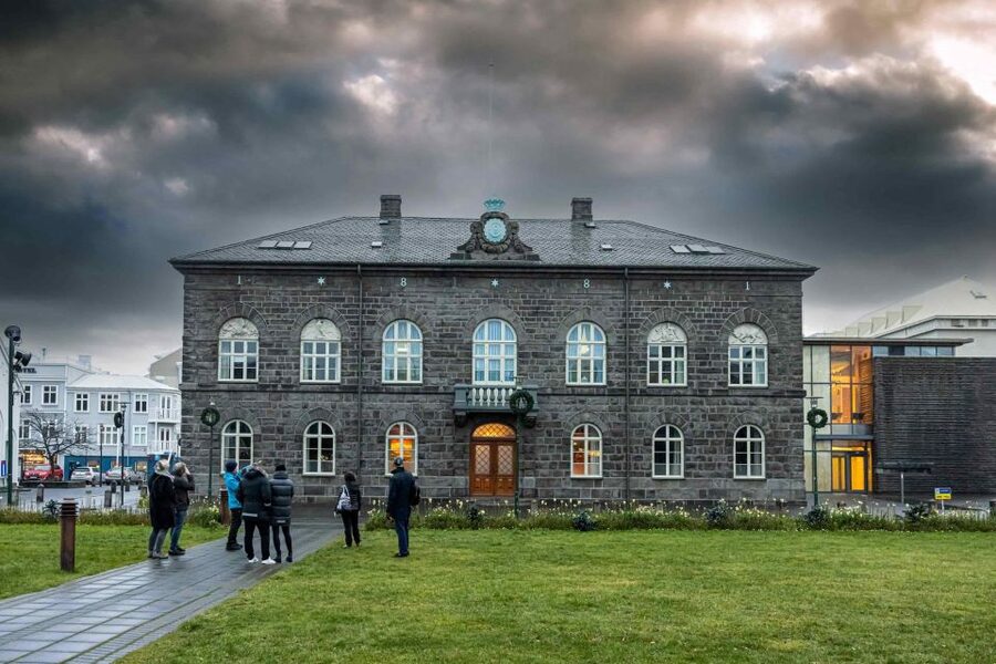 Reykjavik: Sightseeing Walking Tour with a Viking - The guide makes or breaks the experience