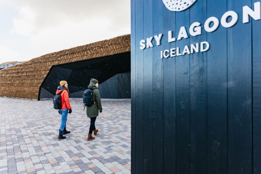 Reykjavik: Sky Lagoon Admission with Transfer - Checking in and choosing Saman or Sky