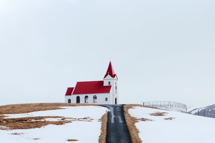 Reykjavik: Snæfellsnes Day Trip with Vatnshellir Lava Cave - Búðakirkja, the small black church