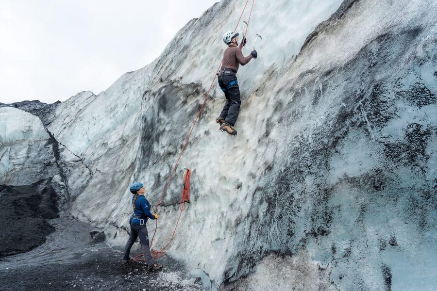 Reykjavík: Sólheimajökull Glacier Hike & Ice Climbing Intro - Guide quality and group atmosphere