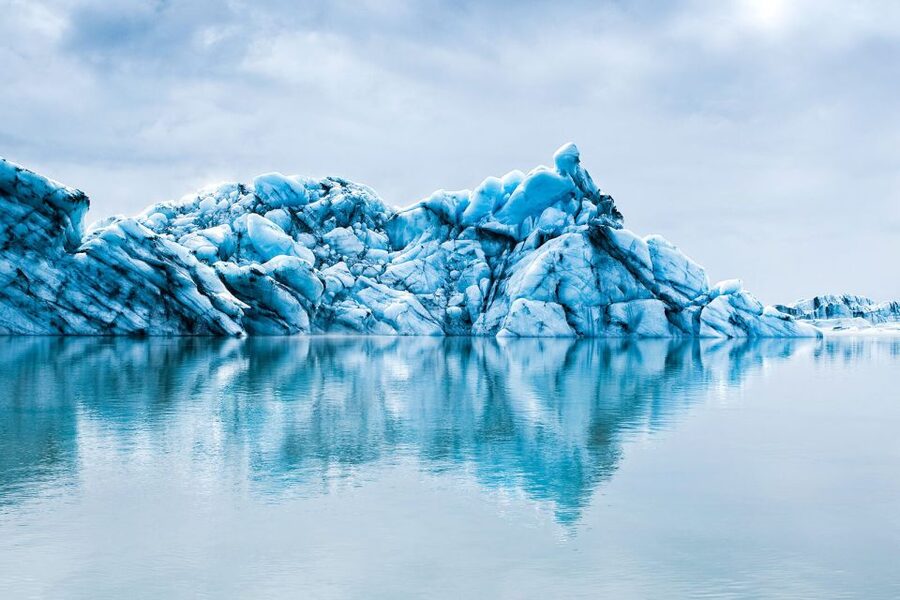 Reykjavik: South Coast, Diamond Beach, and Jökulsárlón Tour - Diamond Beach and the luck of the tide