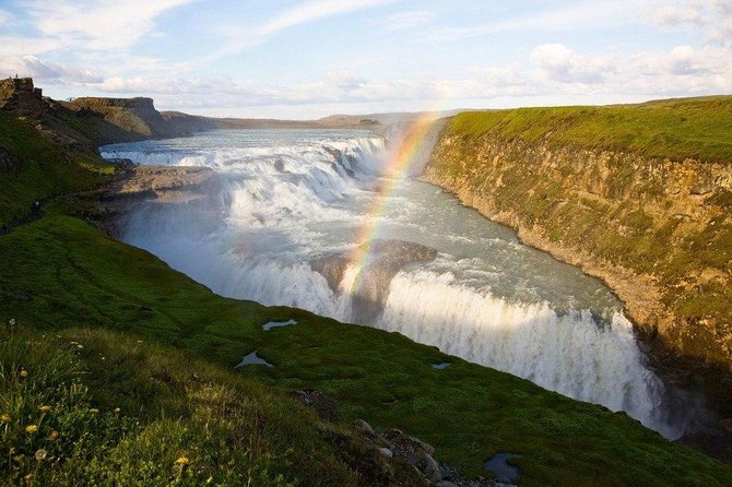 Reykjavik: The Lava Tunnel and Golden Circle Small-Group Tour - Strokkur and the geothermal plain