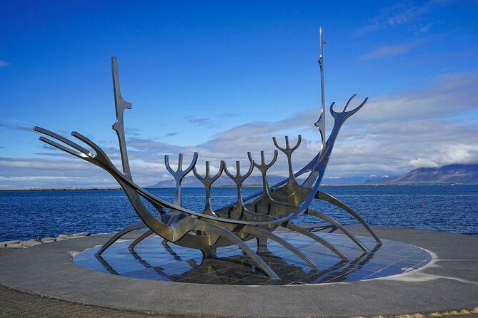 Reykjavík Walking Tour - Walking between Reykjavík’s center and old harbor