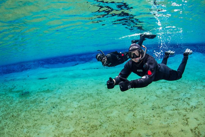 Silfra Fissure Snorkeling From Reykjavík - Free Underwater Photos - The safety briefing and first moments in the water