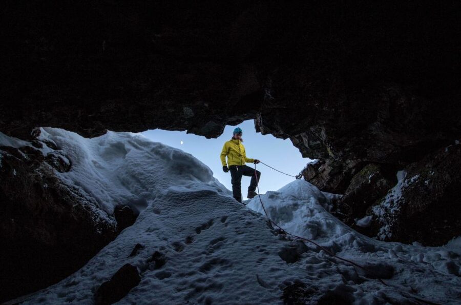 Silfra: Leidarendi Lava Caving & Snorkeling Tour with Photos - Guides, photos, and the small-group advantage