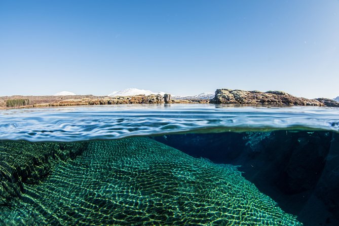 Silfra: Snorkeling Between Tectonic Plates - Meet on Location - How cold is the water?